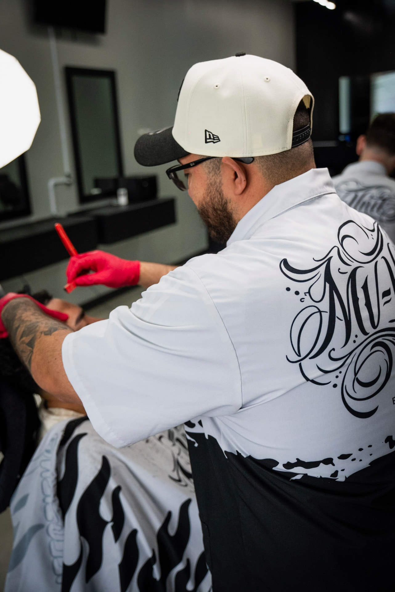 MV-Unit barber jacket during a cut in the studio