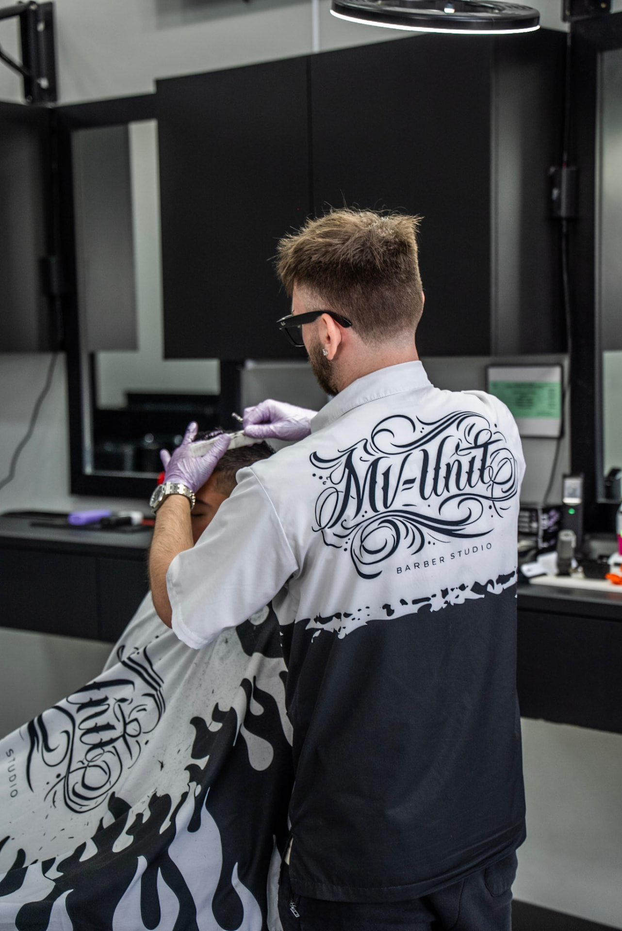 Barber shaping a fade at MV-Unit Barber Studio